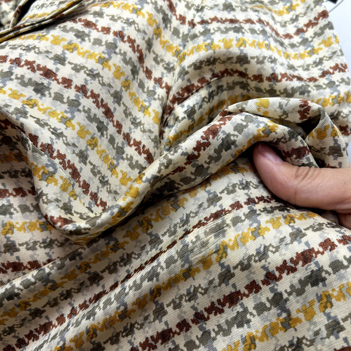 VTG 70s Sir Norman Hartnell M Tan Silk Houndstooth Pussy Bow Couture Blouse