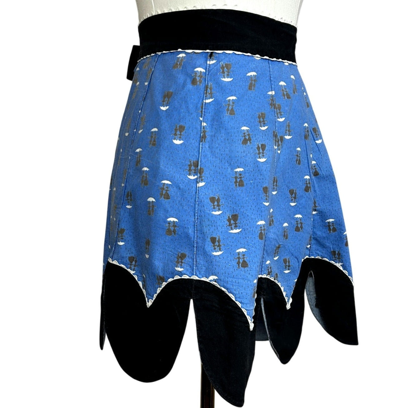 VTG 50s Blue Umbrella Print Apron Scalloped Rick Rack Trim Cottage Grandma Retro
