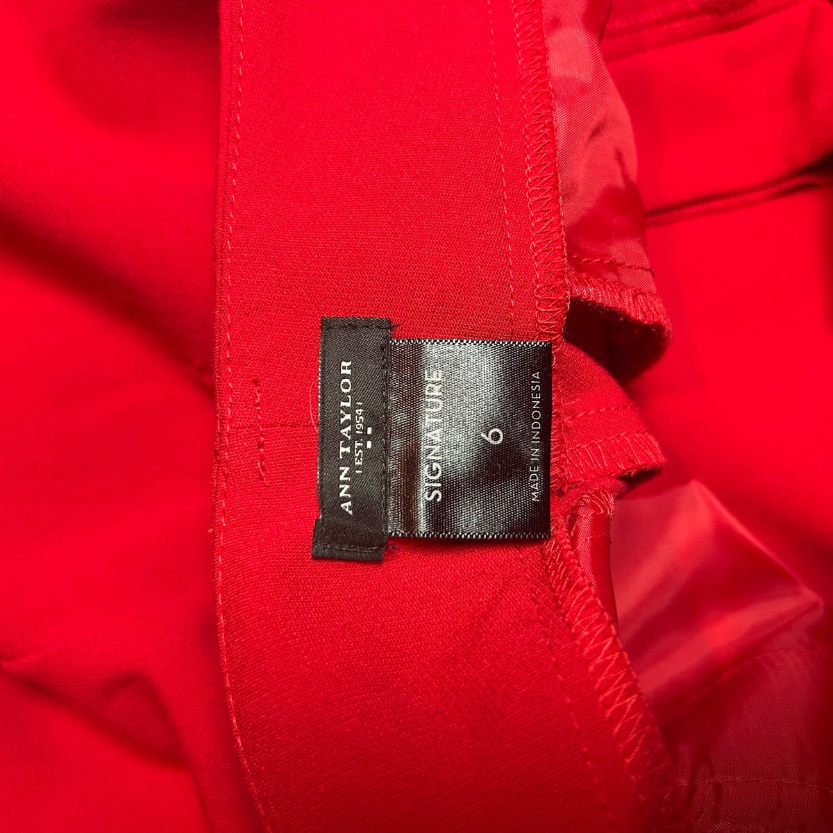 Ann Taylor Bright Red Straight Leg Pants 6 Stretch Luxe Career Bold Minimalist