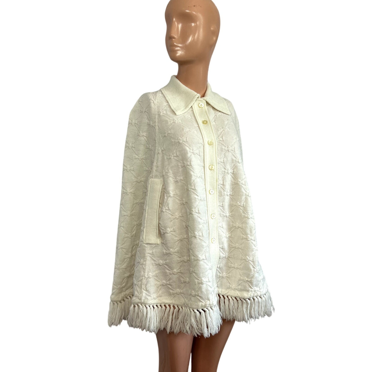 VTG 70s Cuddle Knit OS White Button Front Fringe Knit Poncho Cape Sweater Twee