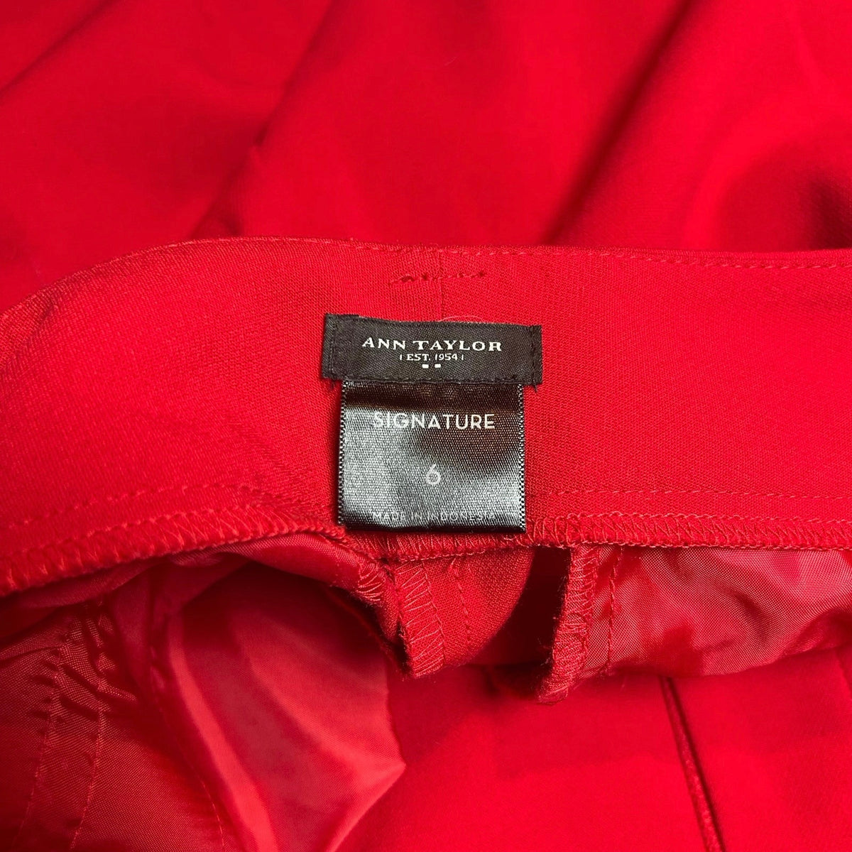 Ann Taylor Bright Red Straight Leg Pants 6 Stretch Luxe Career Bold Minimalist