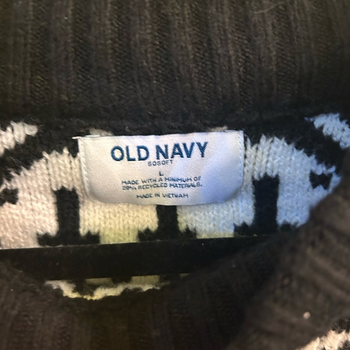 Old Navy SoSoft Fair Isle Sweater Black White Geo Pattern Large NWT Cropped L