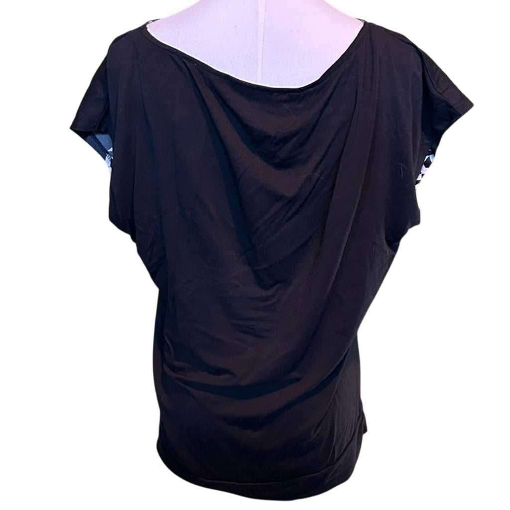 New York & Company Black and White Geometric Blouse Medium Cap Sleeve Workwear