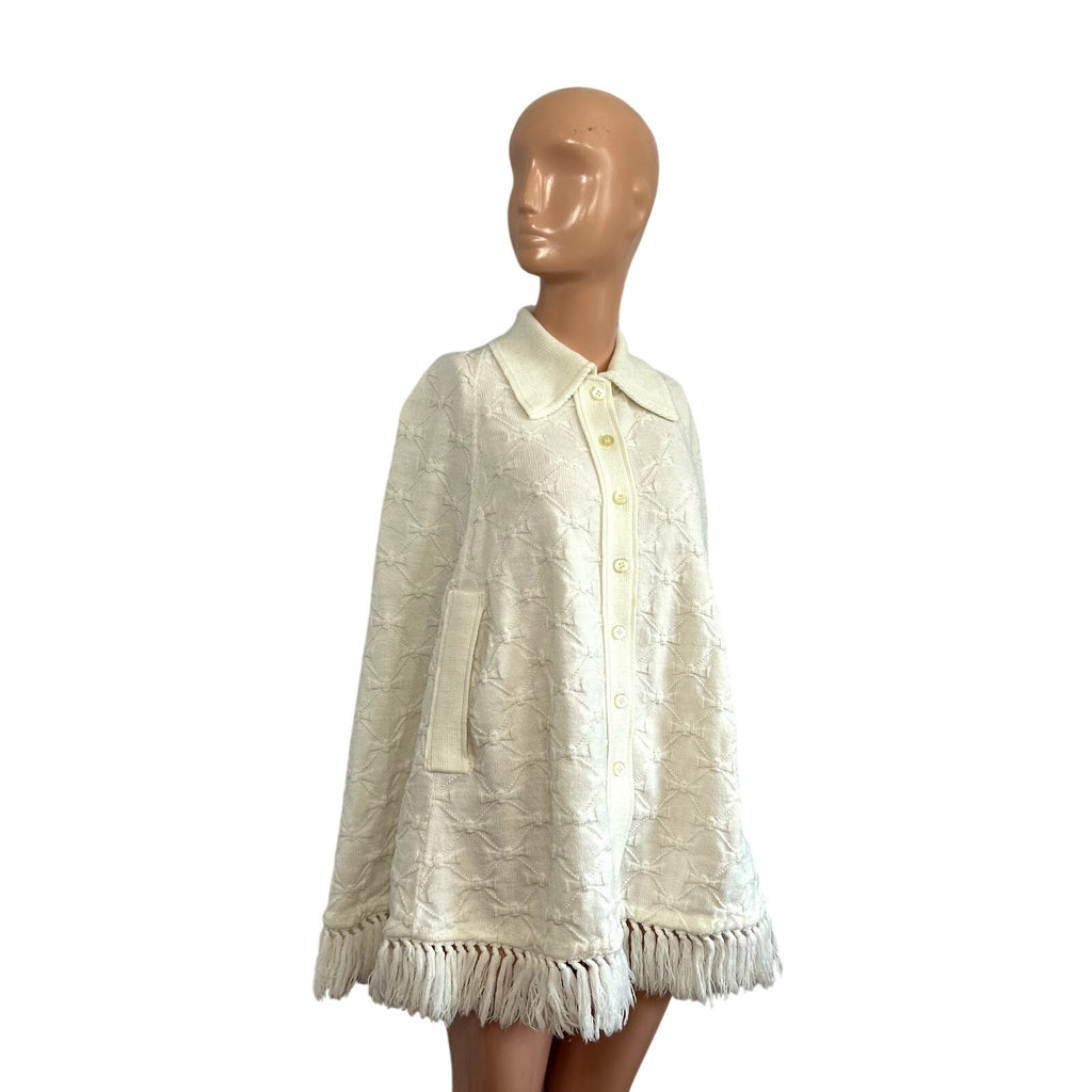 VTG 70s Cuddle Knit OS White Button Front Fringe Knit Poncho Cape Sweater Twee