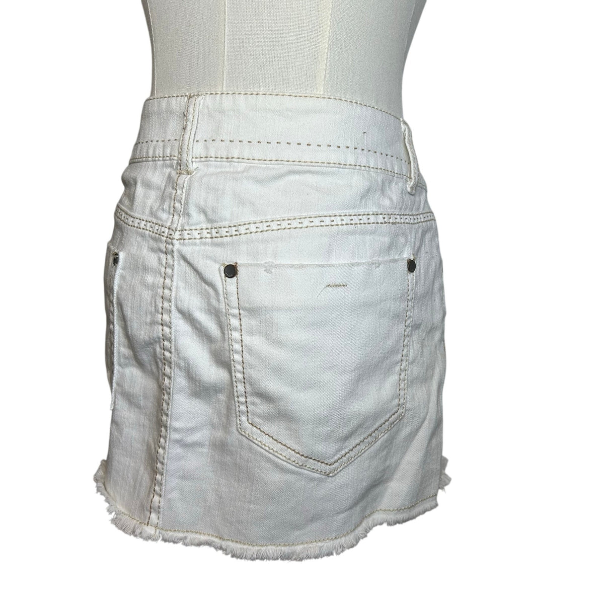 VTG Y2K Mudd White Denim 8 Mini Skirt Raw Hem Grunge Streetwear Retro Casual
