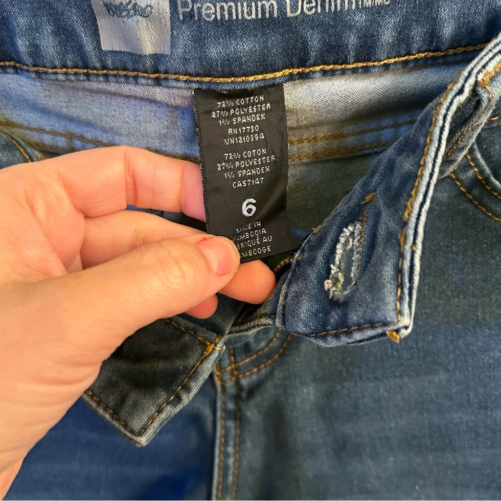 WASSIO Luxe Straight Leg Jeans Size 6 Medium Wash Stretch Blue Denim RN 159052