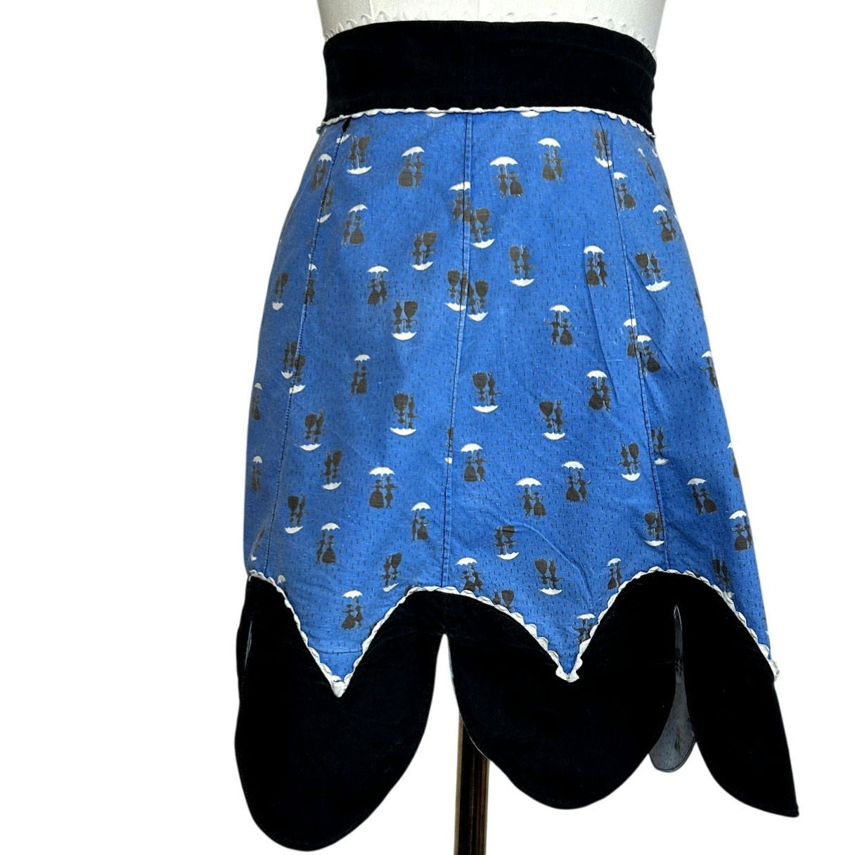 VTG 50s Blue Umbrella Print Apron Scalloped Rick Rack Trim Cottage Grandma Retro