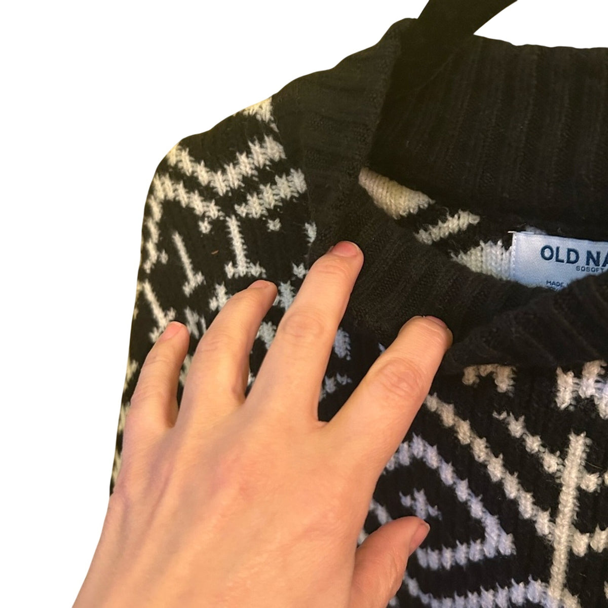Old Navy SoSoft Fair Isle Sweater Black White Geo Pattern Large NWT Cropped L