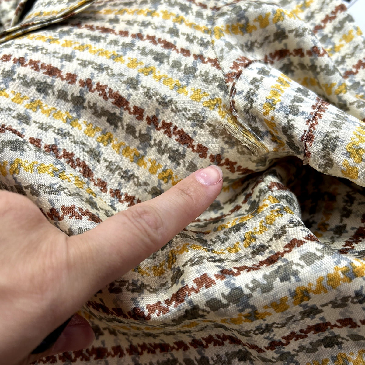 VTG 70s Sir Norman Hartnell M Tan Silk Houndstooth Pussy Bow Couture Blouse