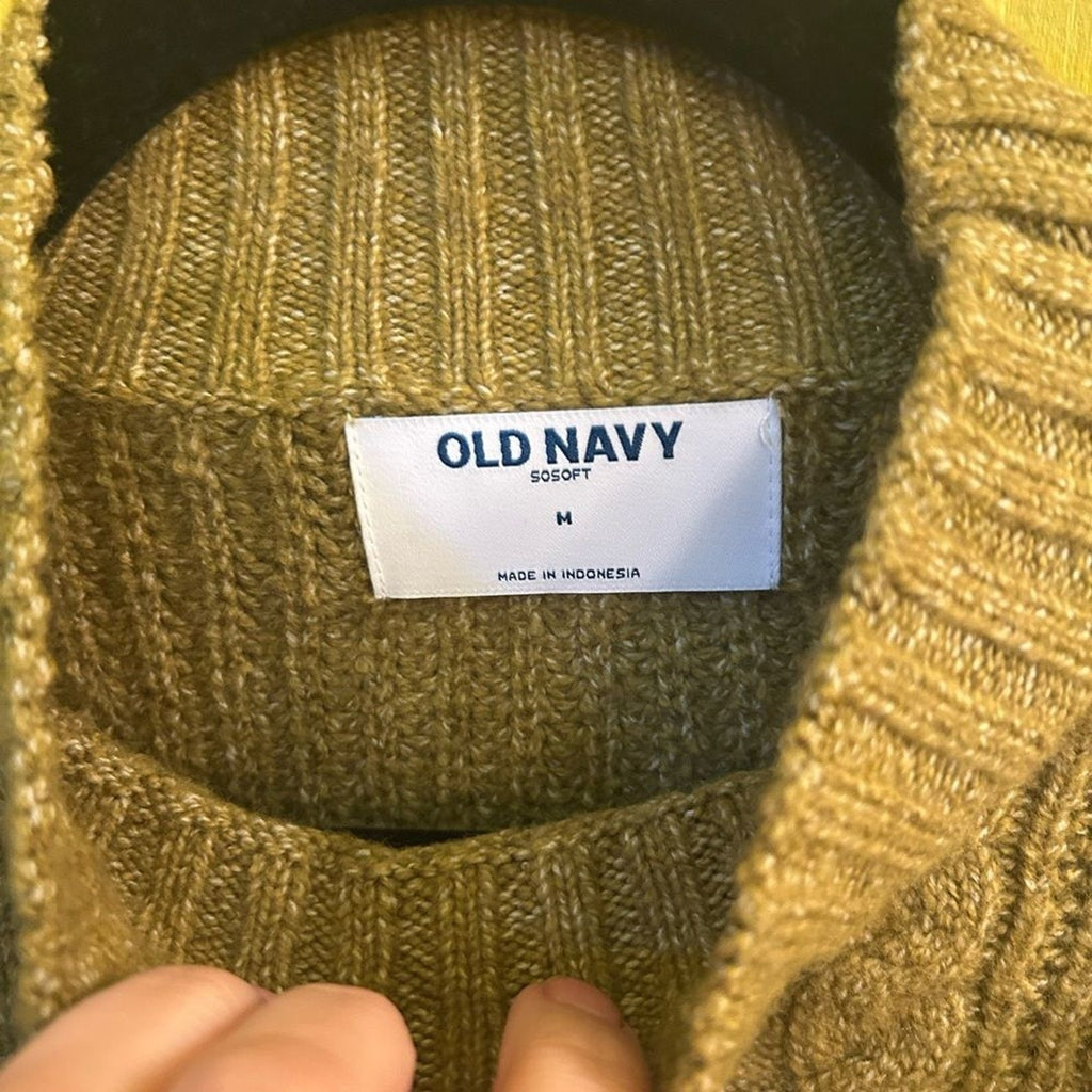 NWT Old Navy SoSoft Cable Knit Sweater Medium Mustard Green Mock Neck Fisherman