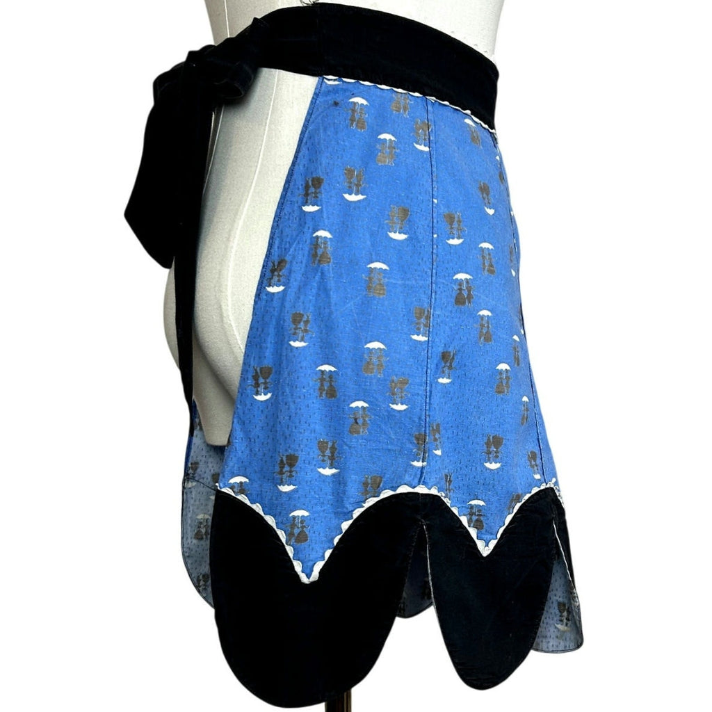 VTG 50s Blue Umbrella Print Apron Scalloped Rick Rack Trim Cottage Grandma Retro
