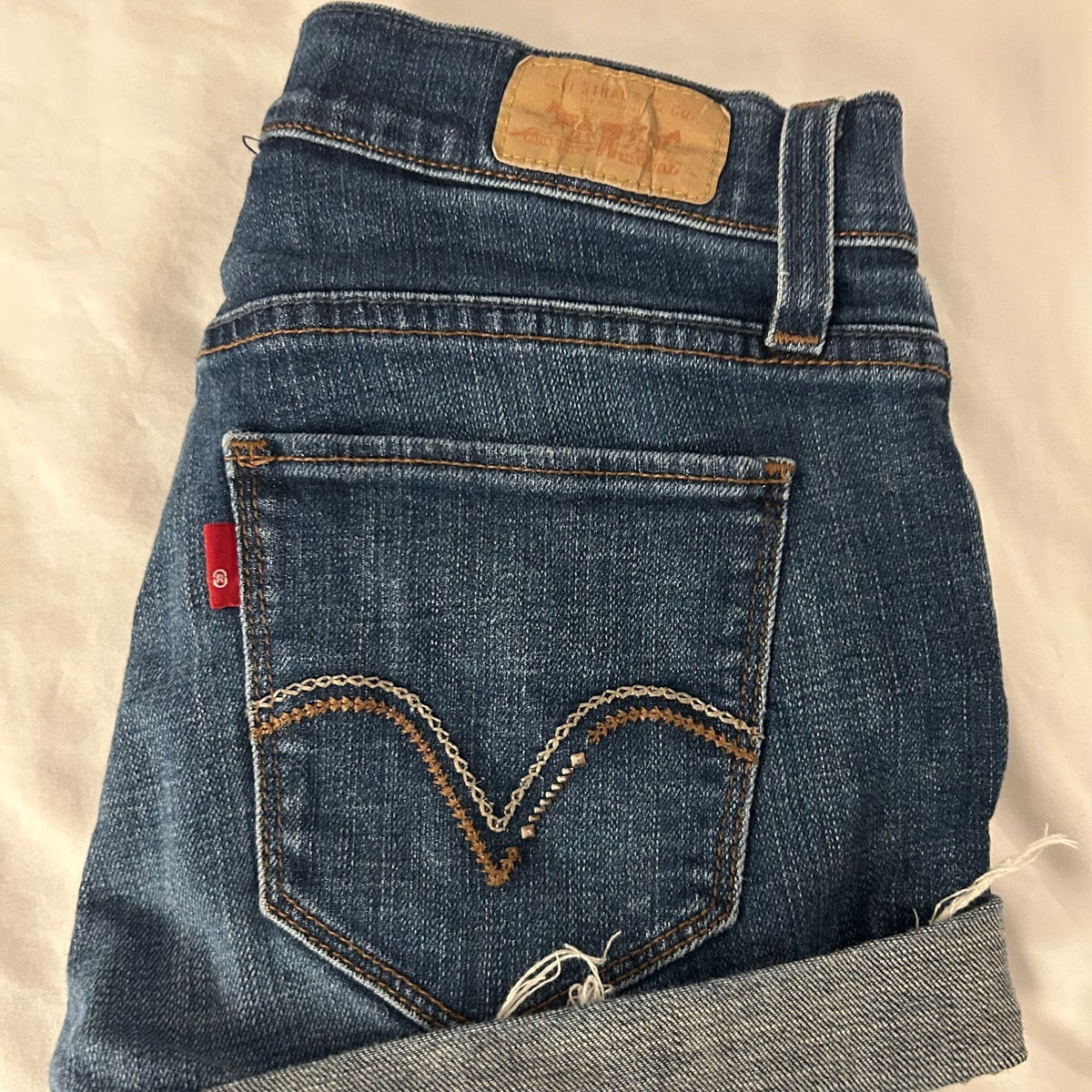 Levi's 529 Curvy Cut Off Denim Shorts Women's Size 4 Dark Wash Indigo