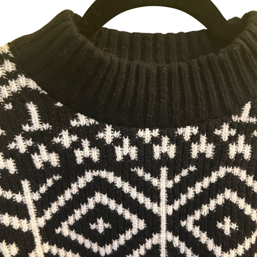 Old Navy SoSoft Fair Isle Sweater Black White Geo Pattern Large NWT Cropped L