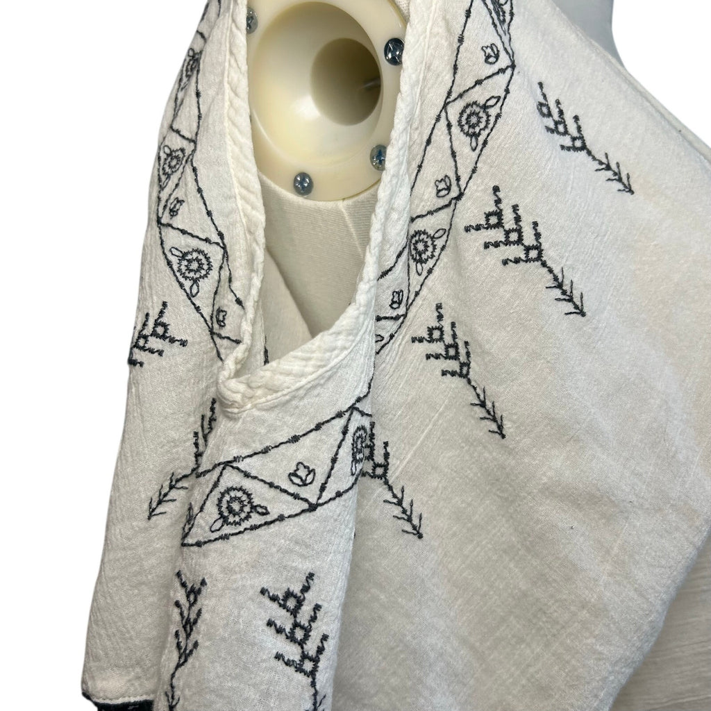 Maurices Womens M White Boho Peasant Top Embroidered Handkerchief Hem Tassel